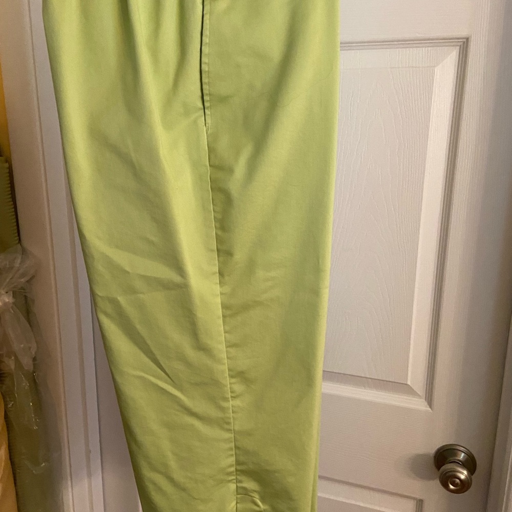 Capri pants that are comfy and cute.